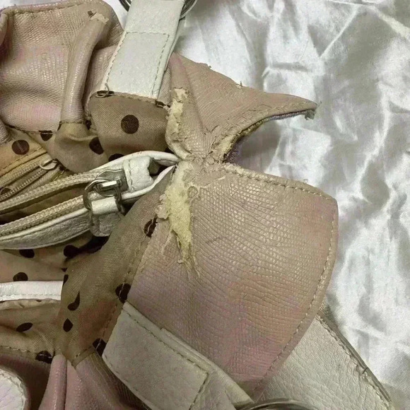 ELLE Brand Woman’s Floral Handbag With Multisectioned/Pocketed Inside - Picture 10 of 10